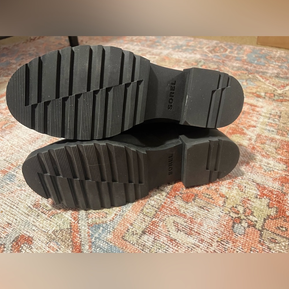 8.5 Sorel Boots - Picture 3 of 3